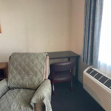 Landmark Inn Osawatomie Bagian luar foto