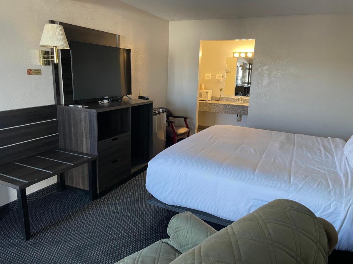 Landmark Inn Osawatomie Bagian luar foto