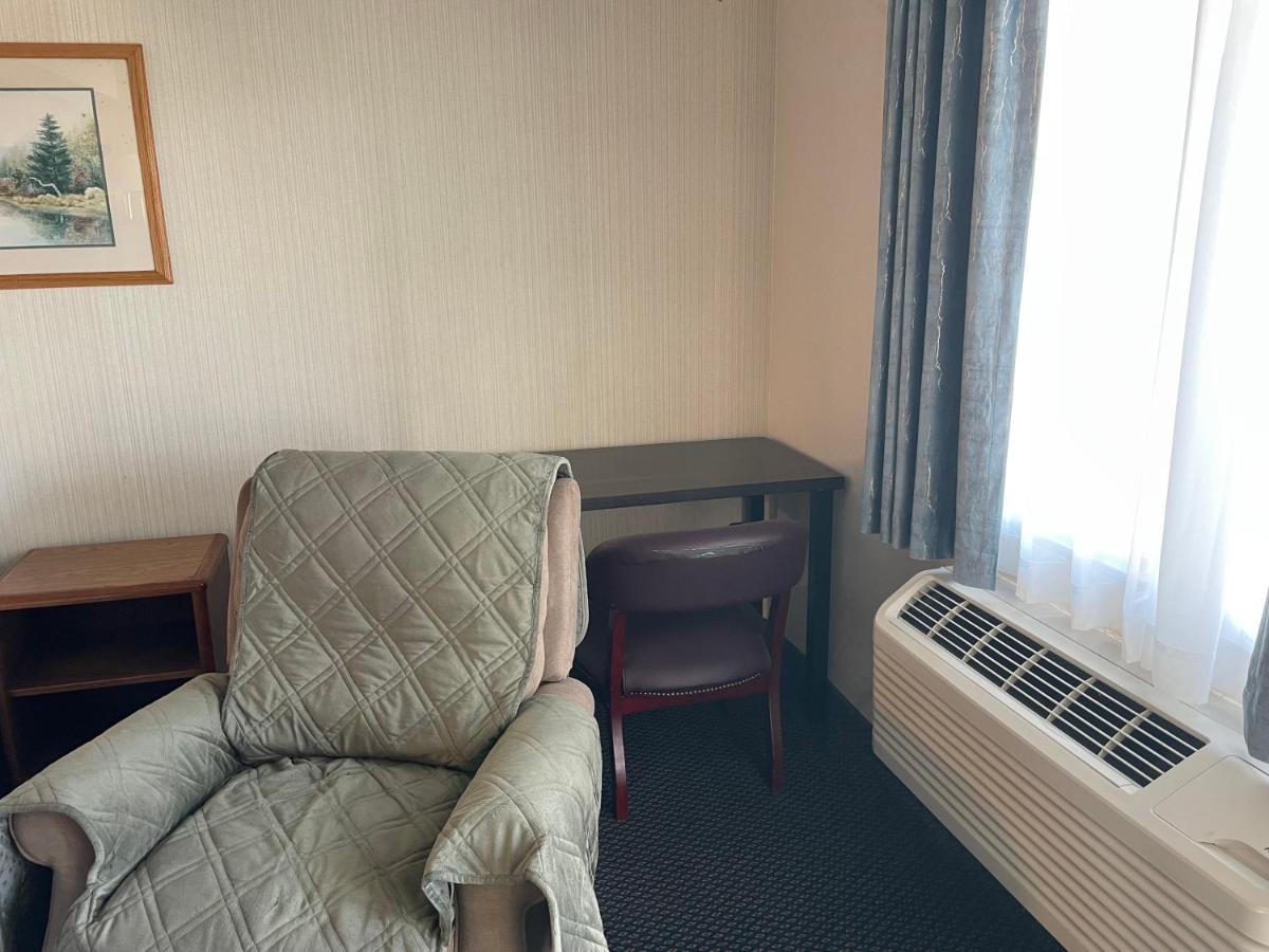 Landmark Inn Osawatomie Bagian luar foto