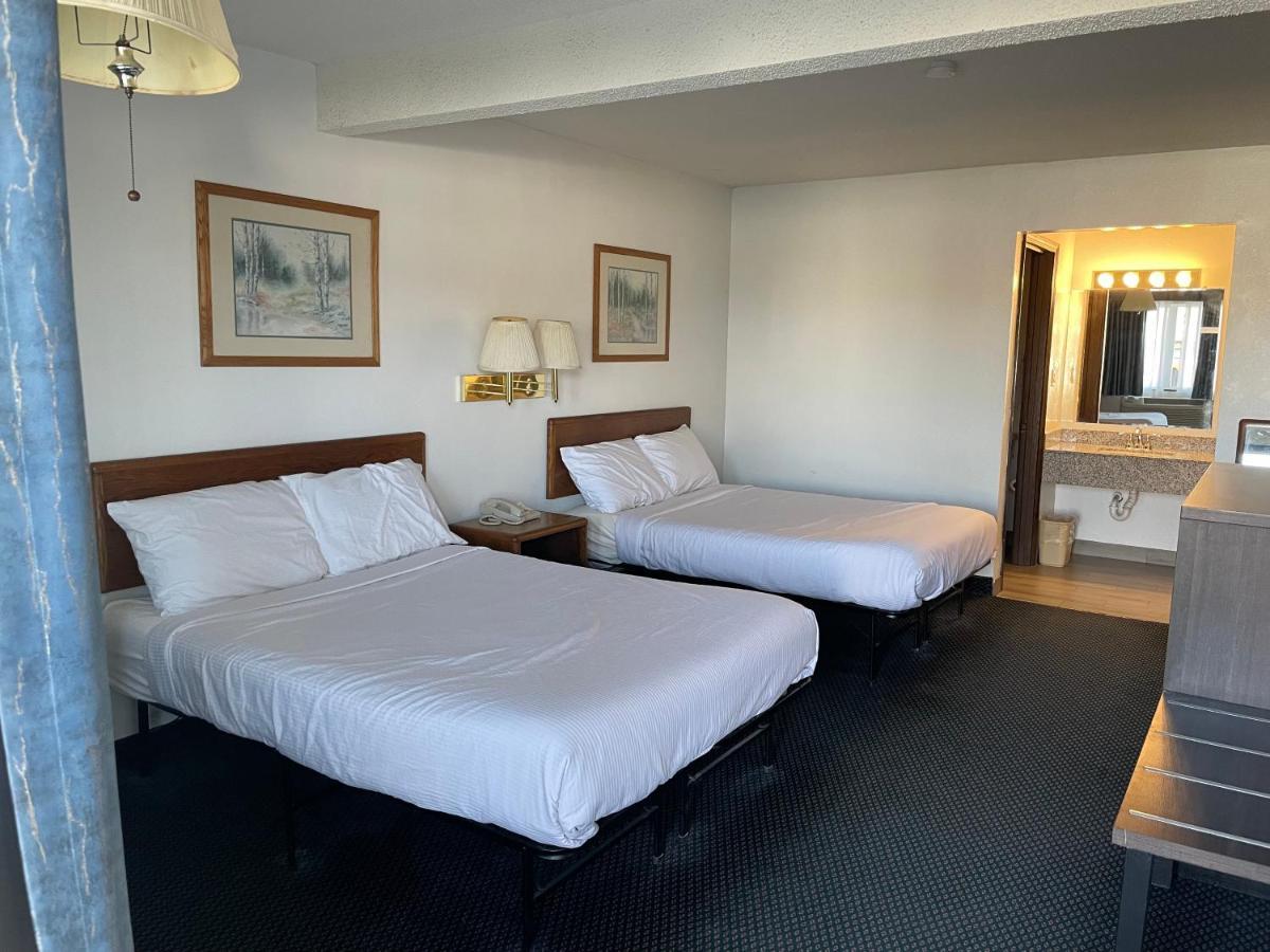 Landmark Inn Osawatomie Bagian luar foto