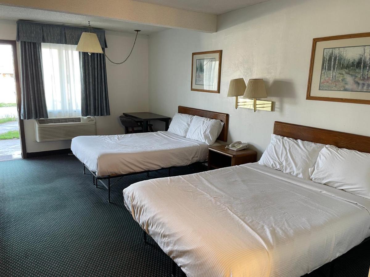 Landmark Inn Osawatomie Bagian luar foto