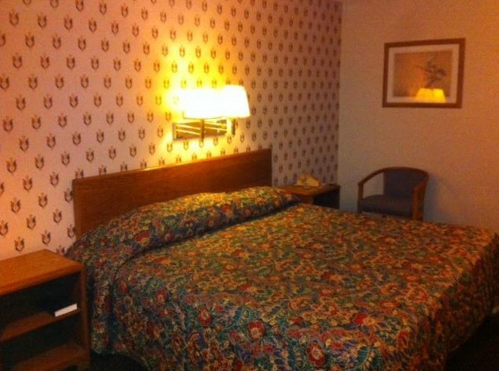 Landmark Inn Osawatomie Bagian luar foto